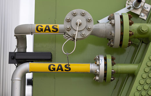 two pipes are labeled "gas"